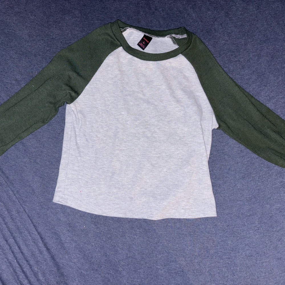 Long sleeve crop top! $4